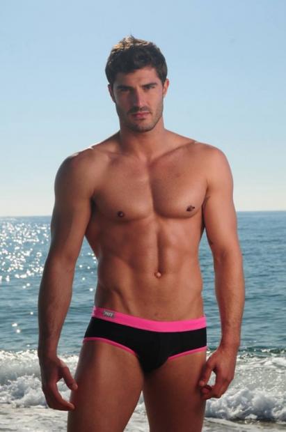 Chema-Trezze-Belleza-Masculina-Burbujas-De-Deseo-01-530x800.jpg
