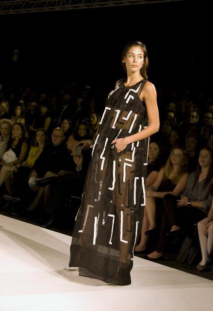 ANGEL-SANCHEZ-presenta-su-colección-LLUVIA-en-CARACAS-01-DAYANA-MENDOZA.jpg