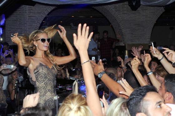 Paris-Hilton-DJs-in-Marbella--24.jpg