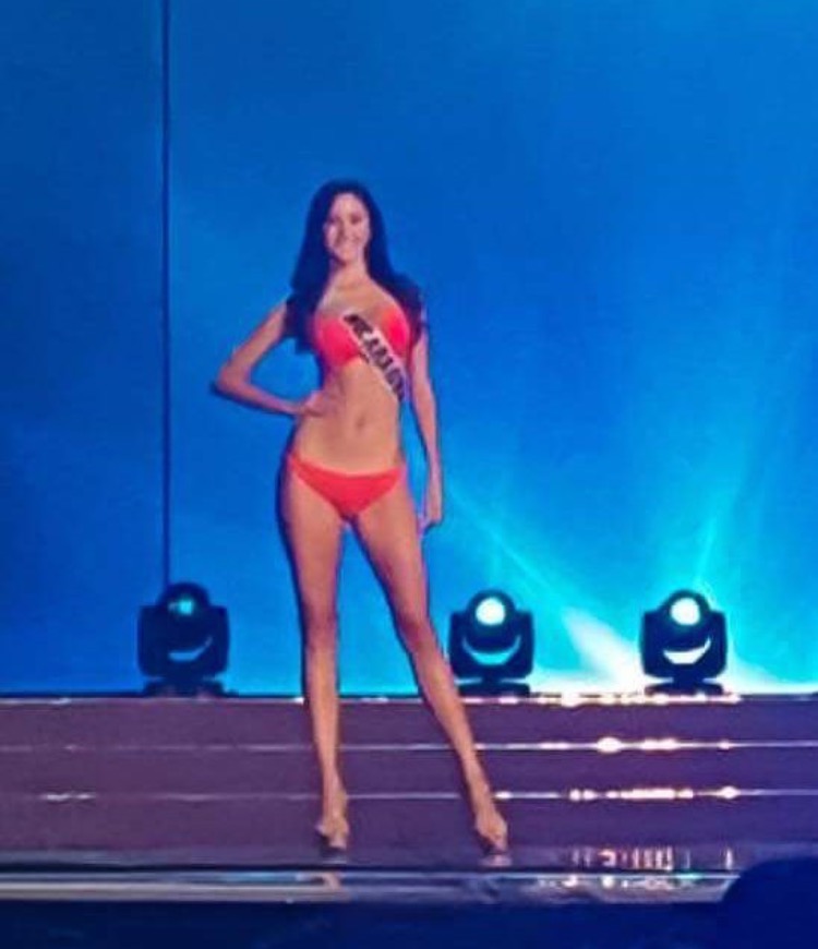 Marina Jacoby en Swimsuit- ensayo