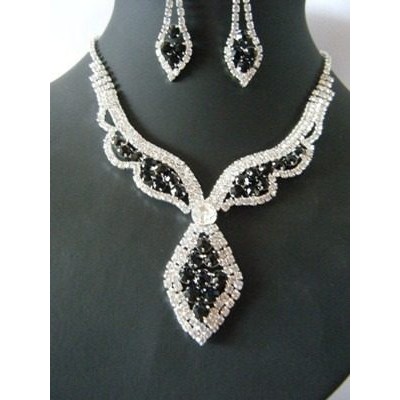 collar-negro-con-plateado.jpg.61b1a57d1791d0045ce818a8d5fbdddd.jpg