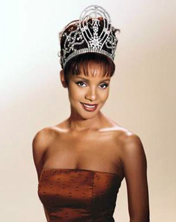 miss-universo-1999.jpg.46c98fa906063c9f8fb168317c410b1a.jpg