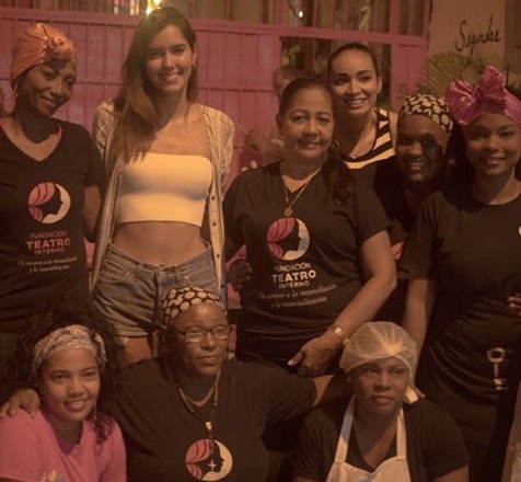 Paulina Vega comparte con mujeres privadas de la libertad