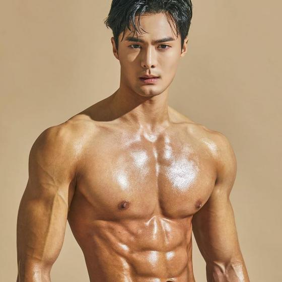 Korea-Seung-Hwan-Lee.thumb.jpg.7b7413653bbf6ed52bd8be2b032db52a.jpg