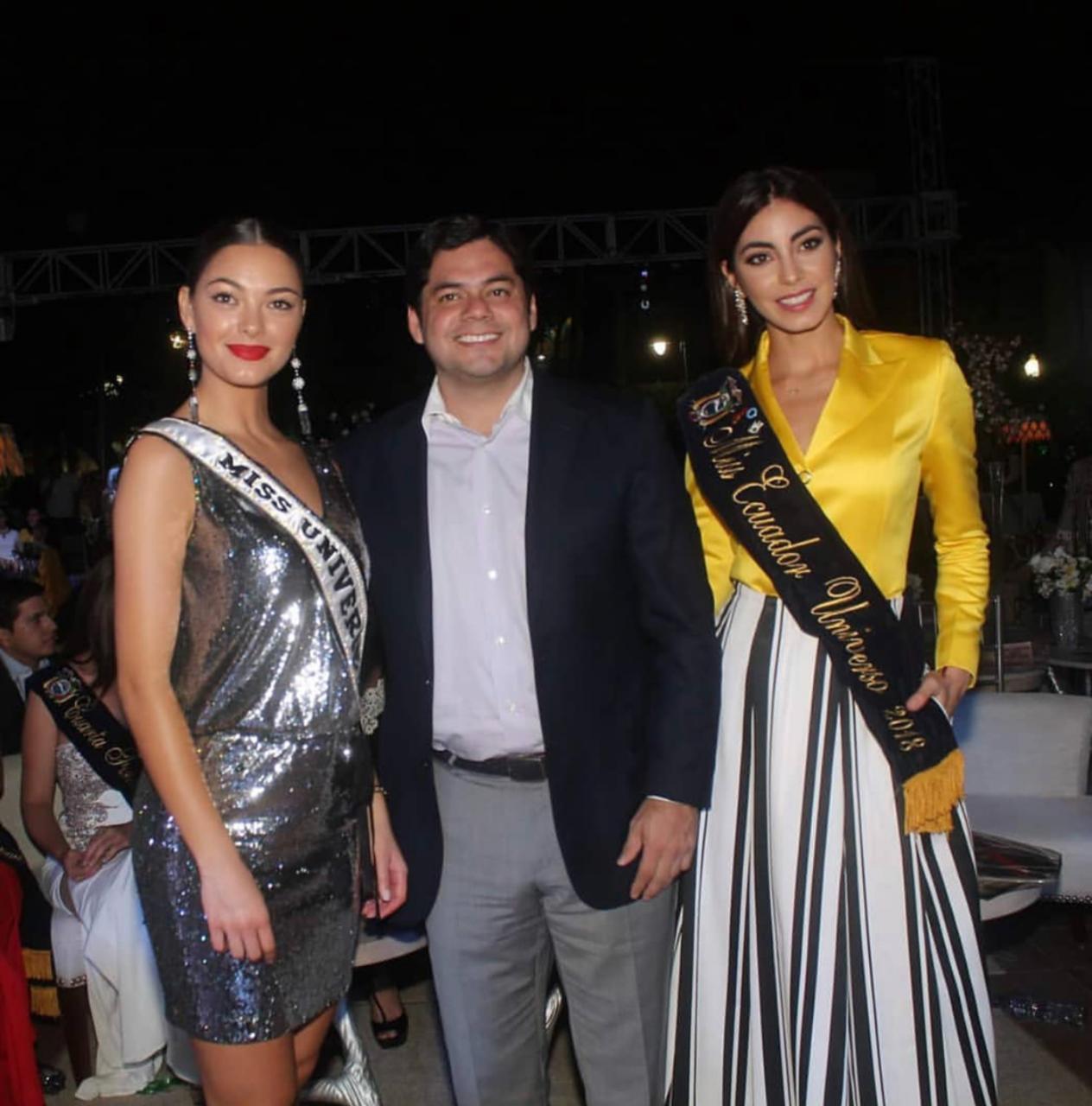 Más de Virginia y Demi anoche en un desfile de modas en Machala ?