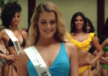 ESPAÑA - TERESA CALLEJA - EN LA PRELIMINAR EN TRAJE DE BAÑO DE MISS SUPRANATIONAL