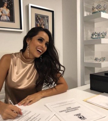 EN BUSCA DEL B2B... MISS MEXICO FIRMANDO SU INSCRIPCION PARA Miss World