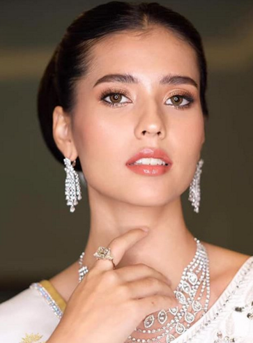 Primer viaje oficial de la bella Anntonia Porsild Miss Supranational 2019 para estar en la final de Miss Universe India 2020
