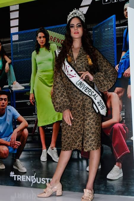Gabriela Tafur mide 1.79