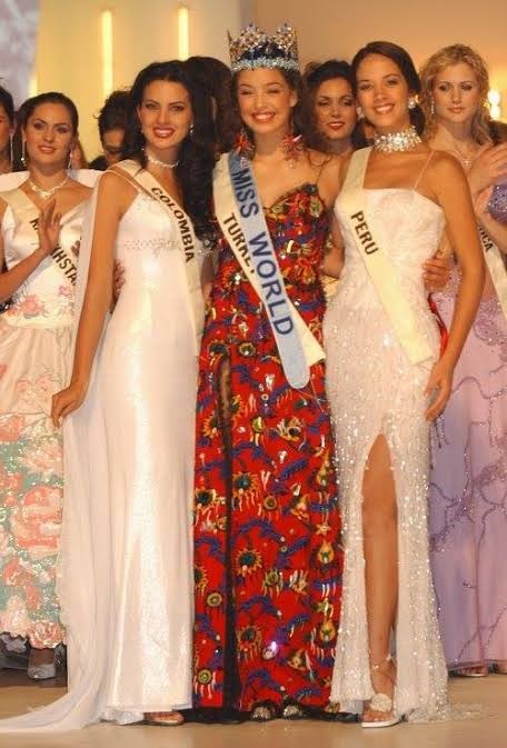 NUEVAS DE VANESSA PONCE EN SU FACETA DE TOP MODEL