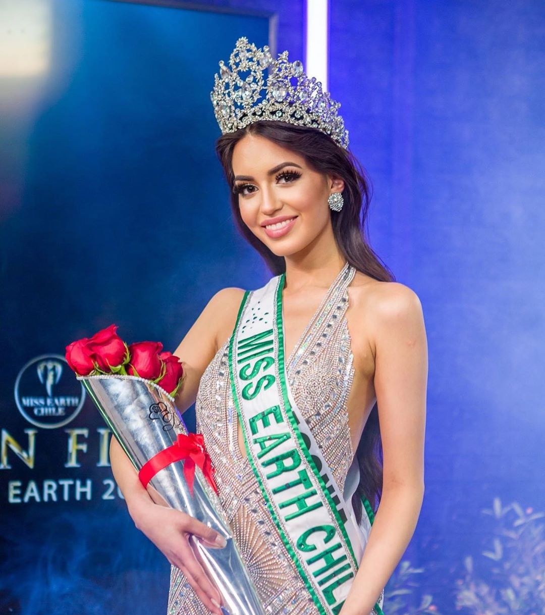 Electa! Demasiado para el templete online - La nueva Miss Earth Chile 2020 es...
