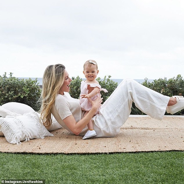 Jennifer Hawkins comparte adorables fotos familiares de su hija Frankie y su esposo Jake Wall