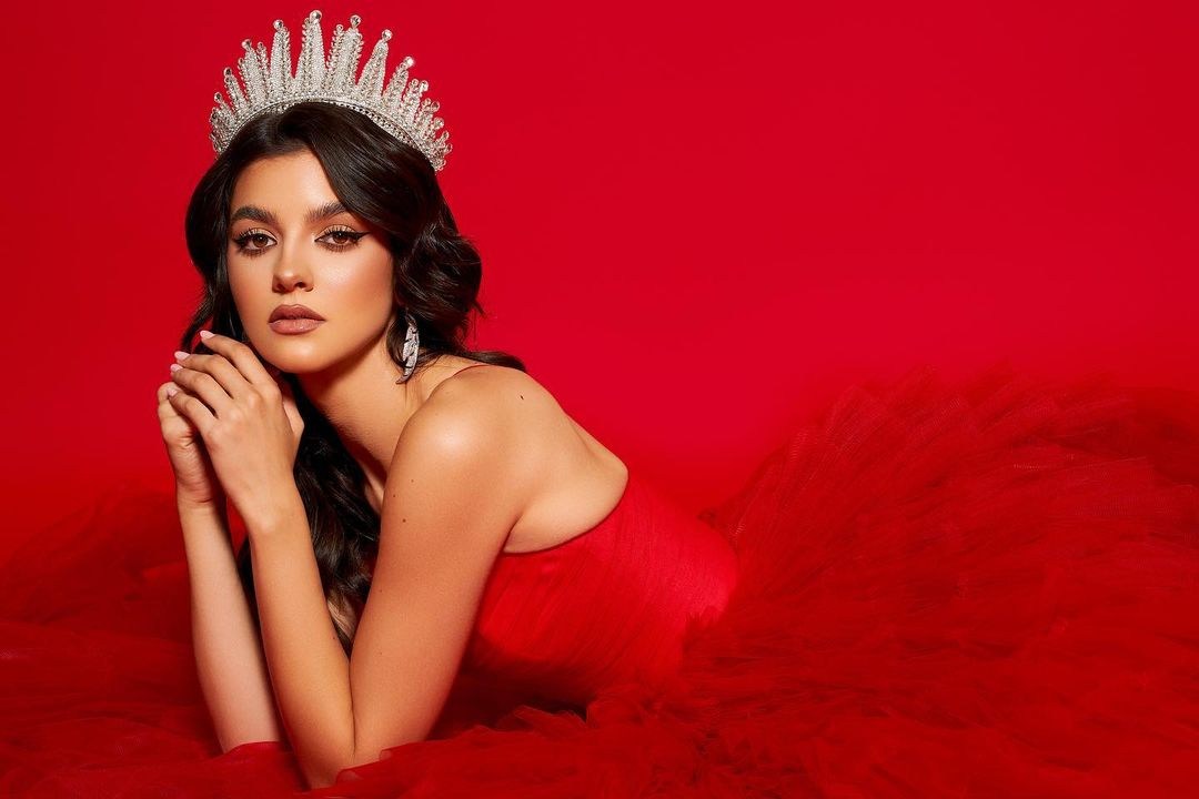 El entrenamiento de Miss Universo Rumania, Bianca Tirsin