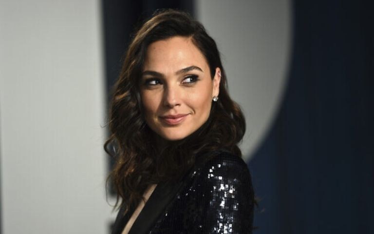 Gal Gadot cierra el año comprando una espectacular mansión en Malibú a la ex Miss Universo 1988 + (Galería)