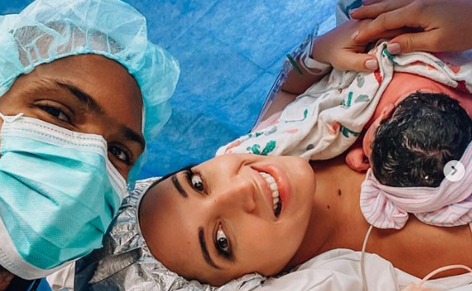 La ex Miss Universo, Amelia Vega dio la bienvenida a su cuarta hija