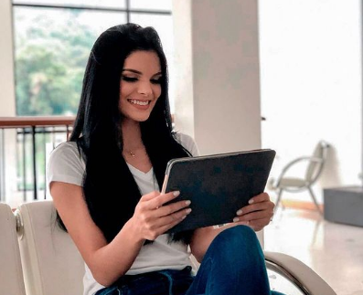 Alejandra Conde Miss Venezuela Mundo 2020 reconoce la importancia de dominar el idioma inglés