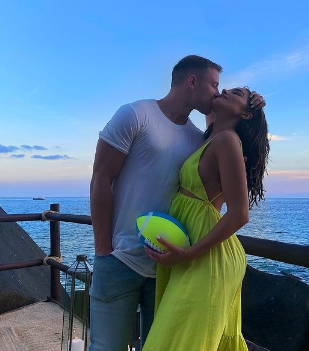 Olivia Culpo y su novio Christian McCaffrey de vacaciones en México + Galería de Fotos