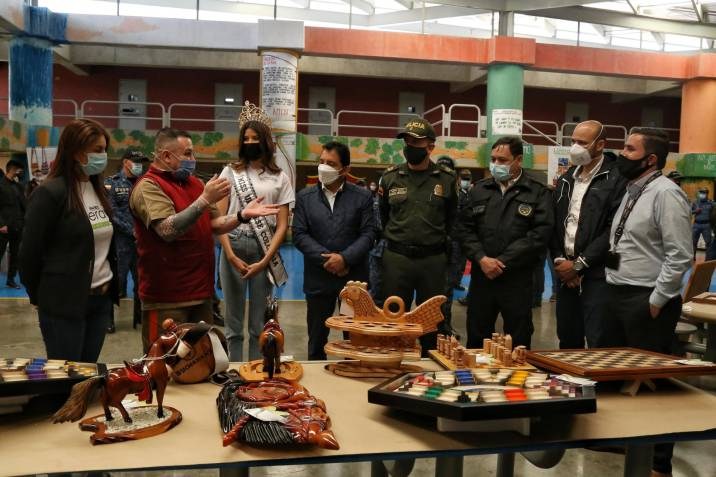 Miss Universe Colombia, Laura Olascuaga, visitó el pabellón de la Comunidad Terapéutica Semillas de la cárcel Picota de Bogotá