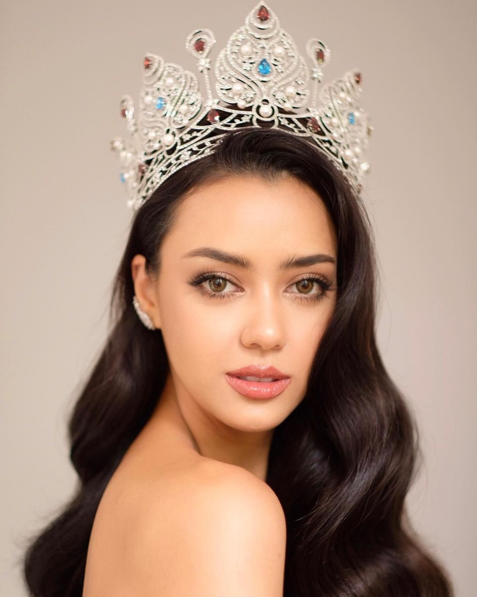 Candidata a Miss Universo 2020 es despedida como embajadora de salud mental en su país.
