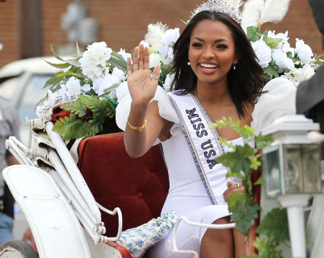 Miss USA regresa a casa para desfile, sesión de bienvenida