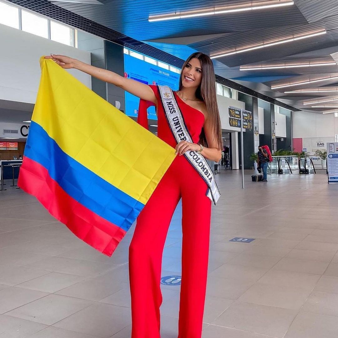 Salida de Laura Olascuaga rumbo al Miss Universo