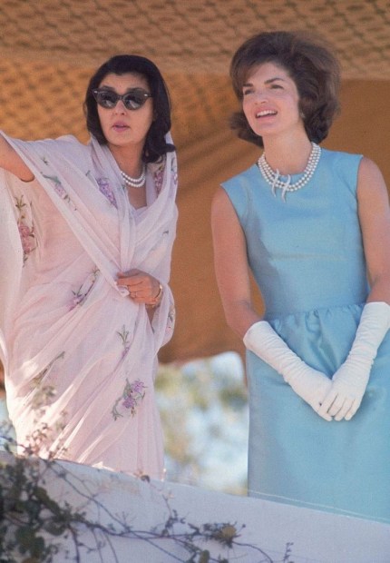 150305-jackie-kennedy-india-25-709x1024.thumb.jpeg.2829205efa841867b90afda3e178a269.jpeg