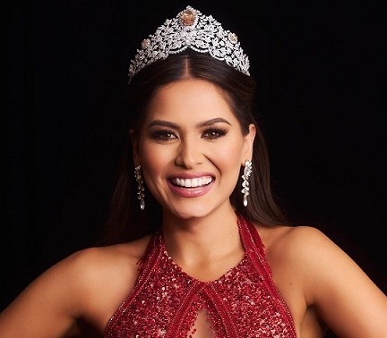 Andrea Meza en su retrato oficial como Miss Universo 2020