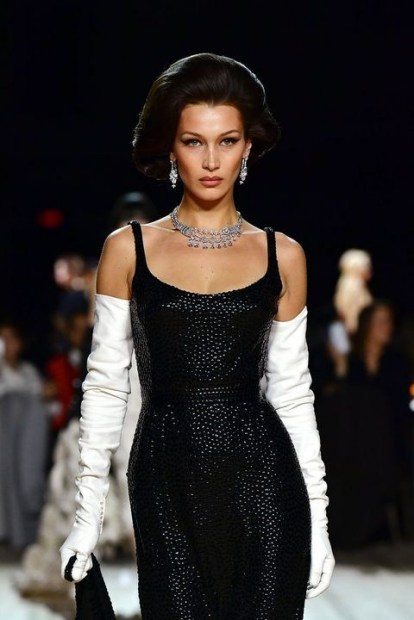 bella-hadid-walks-the-runway-at-the-marc-jacobs-fall-2020-news-photo-1581797719.thumb.jpeg.1c1991513ece8c7797811dcd0342d044.jpeg