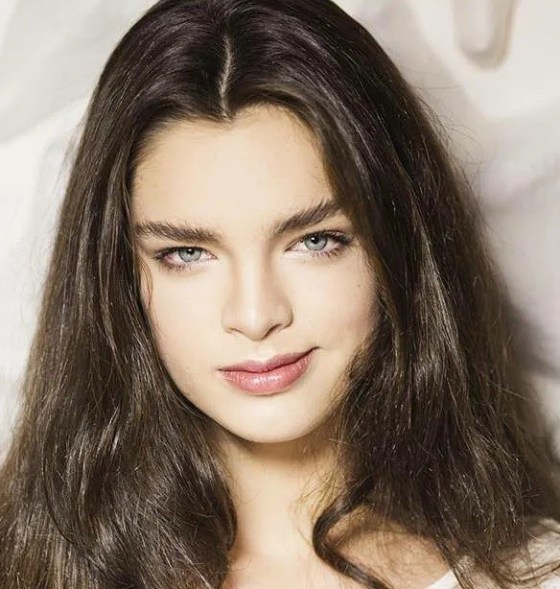 nadia7.thumb.jpg.64eb59abc0f88808f4984973cabd23ac.jpg