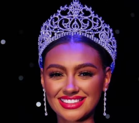 Darcey Corria es coronada Miss Wales 2022