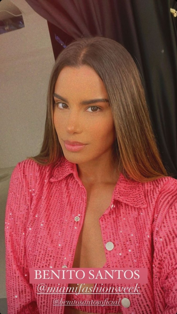LA SUPER MODELO ARIADNA GUTIÉRREZ, AYUDANDO A BENDITO SANTOS A SACAR A FLOTE SU MARCA, SIENDO LA ESTRELLA DE SU NUEVA COLECCIÓN EN EL MIAMI FASHION WEEK