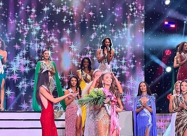 R'Bonney Gabriel de Texas, es titulada y coronada Miss USA 2022