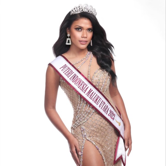 254098396_Maluku-LadyKendraKarsodinomoPattiata.thumb.jpeg.0a0c3521cd1943fd3cb0fa205939d730.jpeg