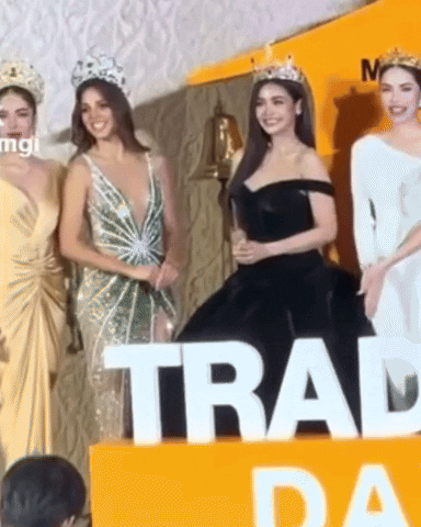 MANGOLA SE LIMPIA LA CAMARA DEL CELULAR CON EL VESTIDO DE OTRA MISS
