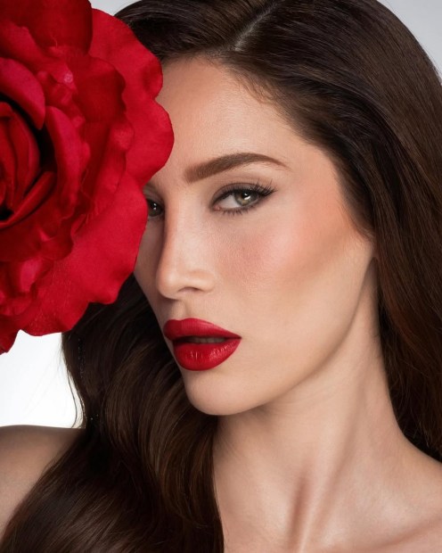 La tierra del sol ardiente nos regala su más grande luz con @celstehidalgo S O N O R A Bienvenida al inicio de tu legado...Fotógrafo- @miguelsanchezfoto Makeup- @denmakeup.mx Hair- @peinadoyael Extenciones- @leyvaru.jpg