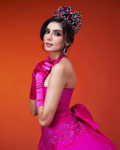In full bloom  .Official jeweller- @ceresjewels Photographer- @blackpepperproductionmy @blackpepperstudiomy Dress- @rozie1111 MUA & Hair- @fazrinwahid.#missworld #missworldmalaysia2023 #missworld2025 #beautywithapur.jpg