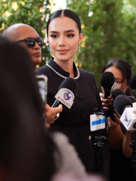 📸 วันนี้ (๓ พฤศจิกายน ๒๕๖๘) โอปอล-สุชาตา” มิสเวิลด์ 2025 เข้าถวายสักการะหน้าพระฉายาลักษณ์ สมเด็.jpg