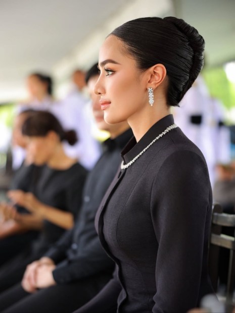 น้อมส่งเสด็จสู่สวรรคาลัย ด้วยสำนึกในพระมหากรุณาธิคุณอันหาที่สุดมิได้ ข้าพเจ้าขอสืบสานพระราชปณิธา (1).jpg