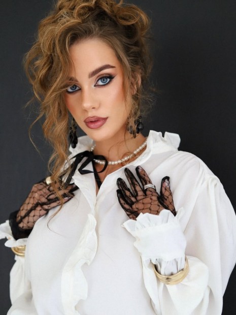 call me babydoll 👀💋photo- @rayavalkovskaya hair- @alina_koval3350 makeup- @eva_river stylist- .jpg
