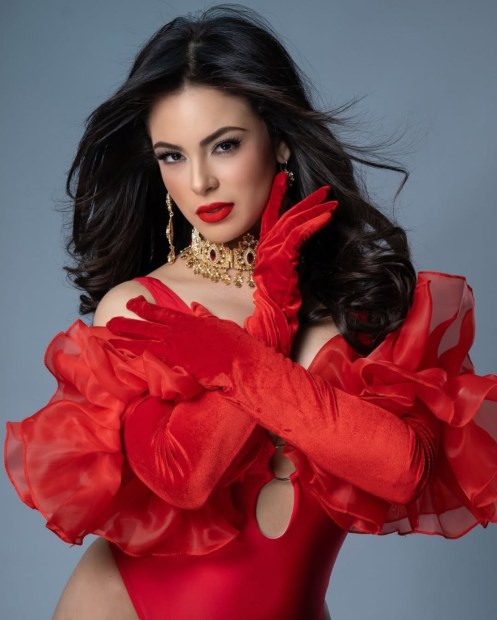 Grow and shine…💋Producción by;@estudiobellezapink 💄@jesussaraviafotografia 📸..@missvenezuelae (1).jpg