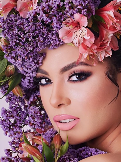 Octubre recuerda que cuidarte también es quererte🩷🌷Producción by @gabalfonsino Make up styling.jpg