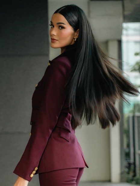 Ready, set, go ♥️🇵🇭💫Local Director- @therealhalleyali Styling- @perrytaboraAssociate Stylist-.jpg