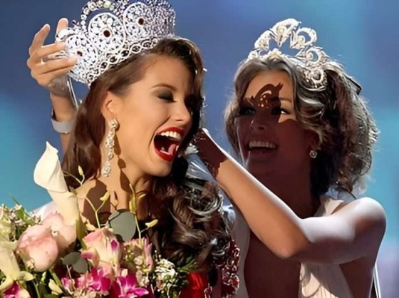 back-to-back-dayana-mendoza-stefania-fernandez-696x519.jpg