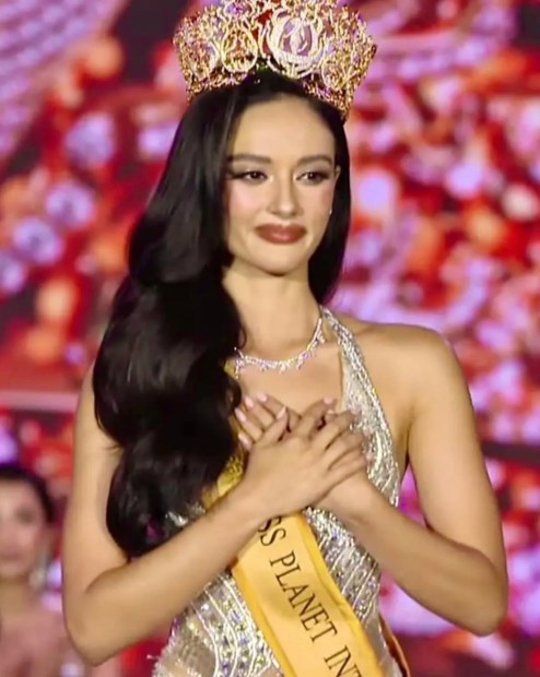 𝐍𝐄𝐖𝐒 - Sydney Marith triumphs at Miss Planet International 2025-26 capturing the first crown (1).jpg