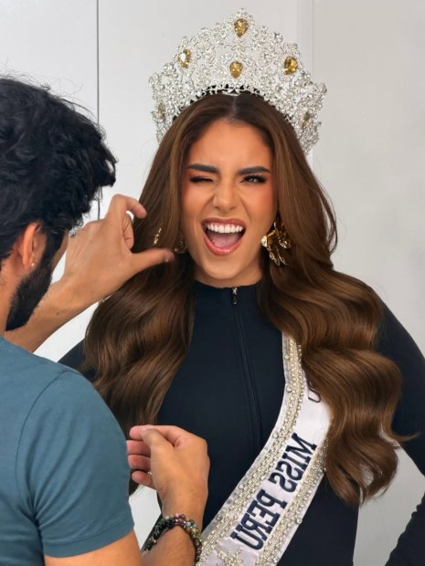 Nuestra reina @valenoble en su última producción fotografía y audiovisual bajo la dirección de @.jpg